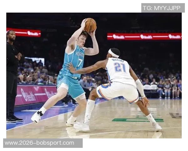 克尼佩尔半场表现亮眼9投5中贡献12分2板4助攻三分球命中率高达50